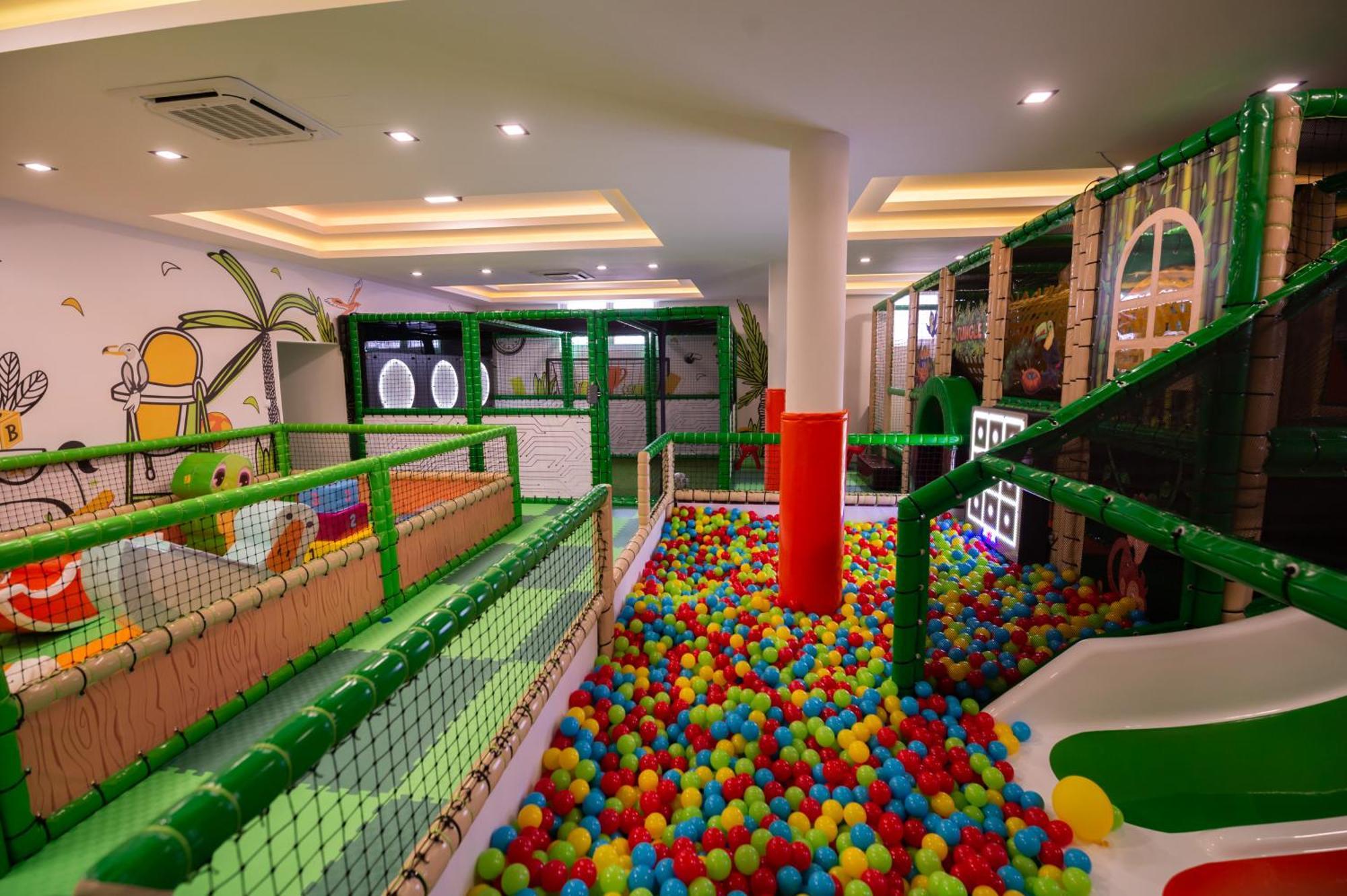 Hotel Nest Бієліна Екстер'єр фото