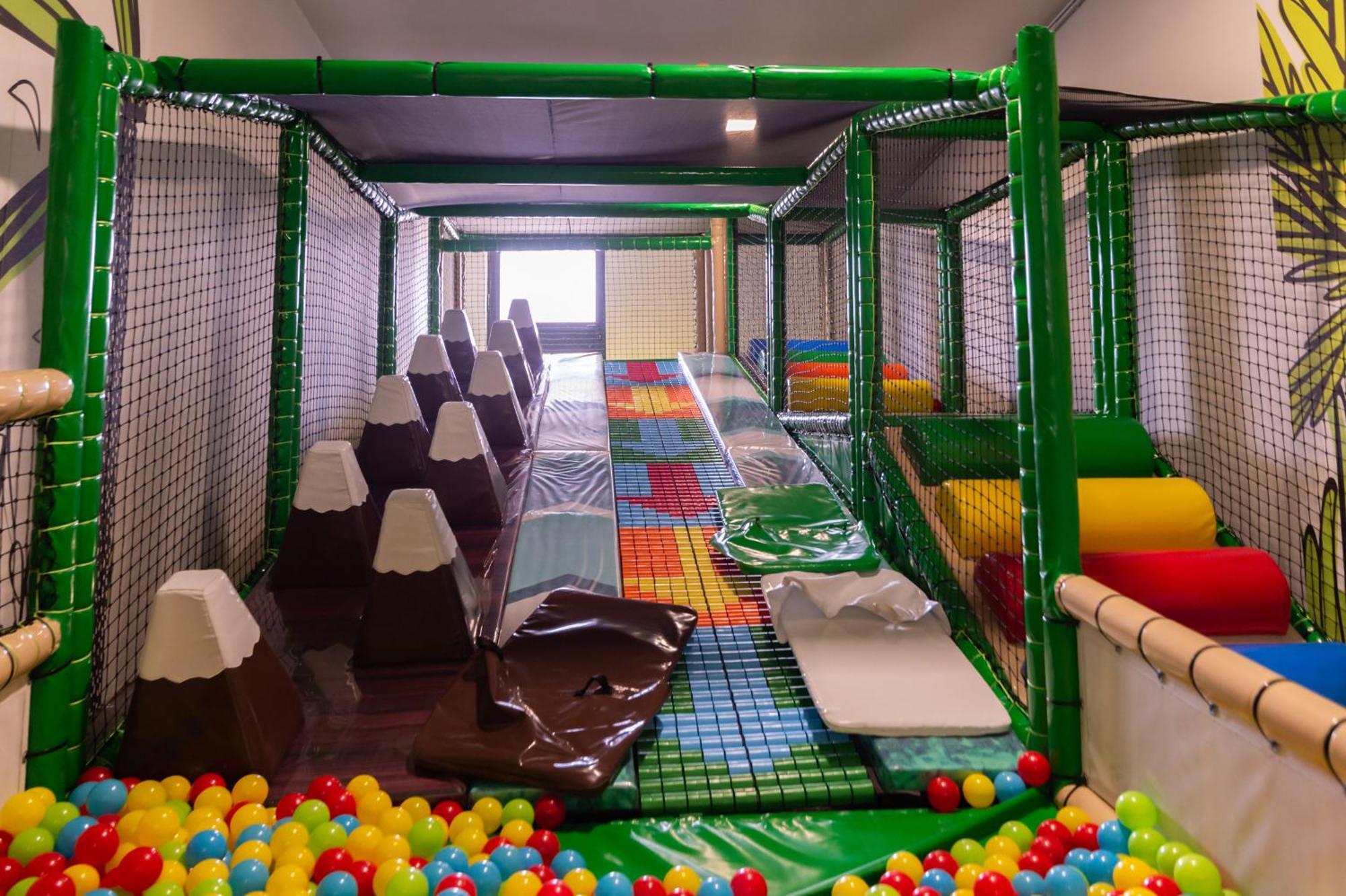 Hotel Nest Бієліна Екстер'єр фото