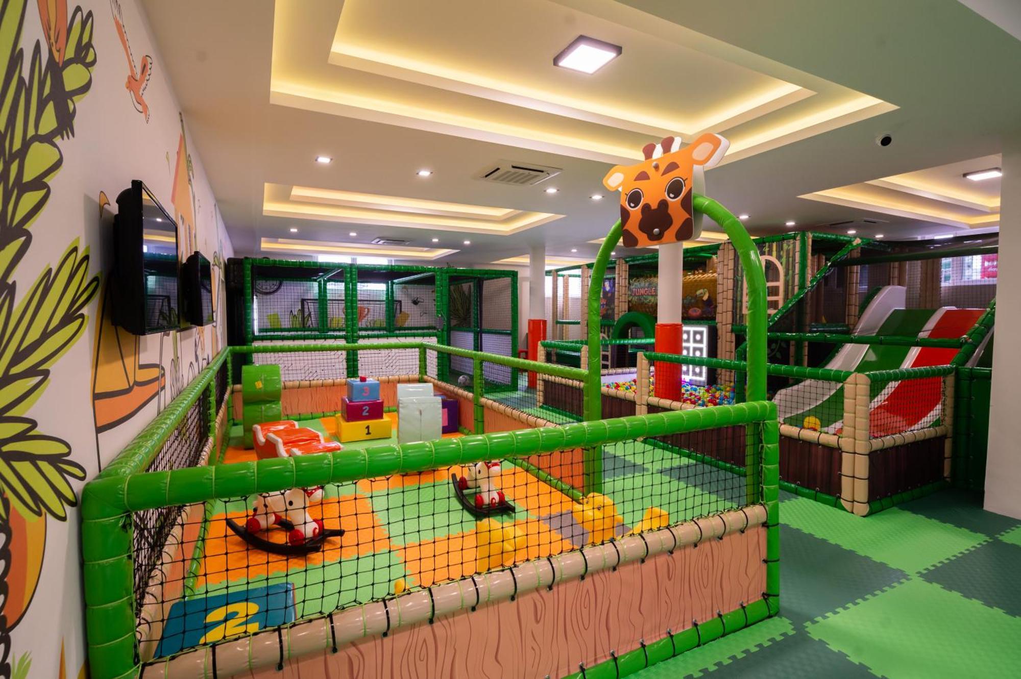 Hotel Nest Бієліна Екстер'єр фото
