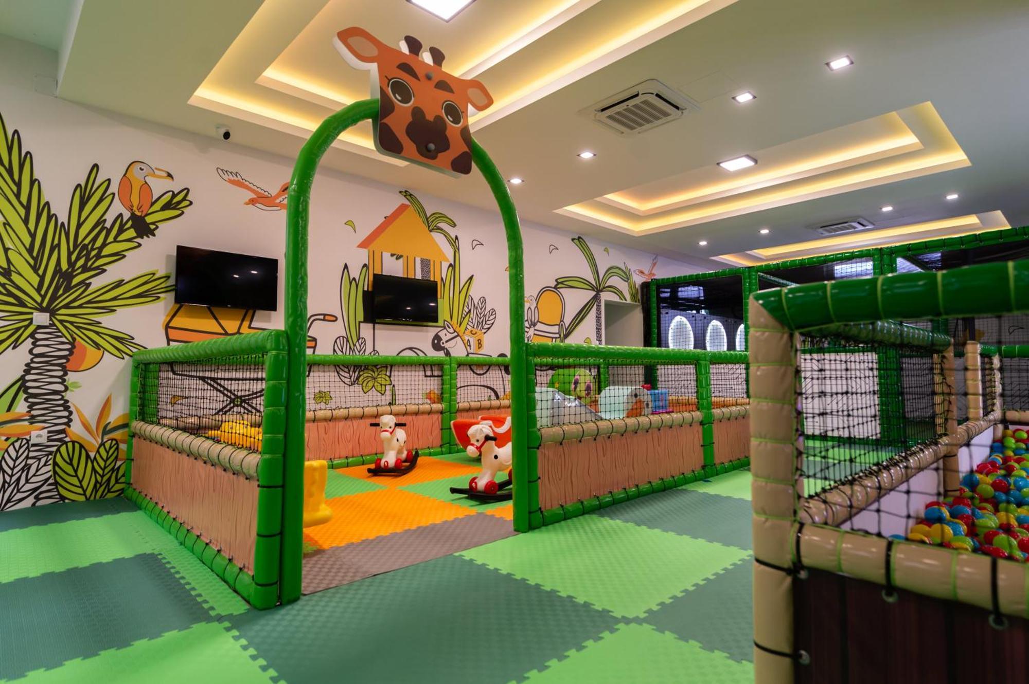 Hotel Nest Бієліна Екстер'єр фото