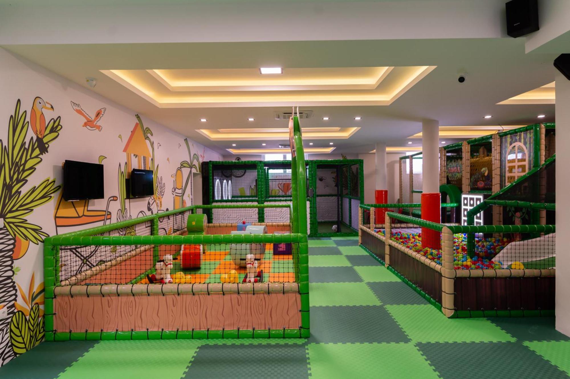 Hotel Nest Бієліна Екстер'єр фото