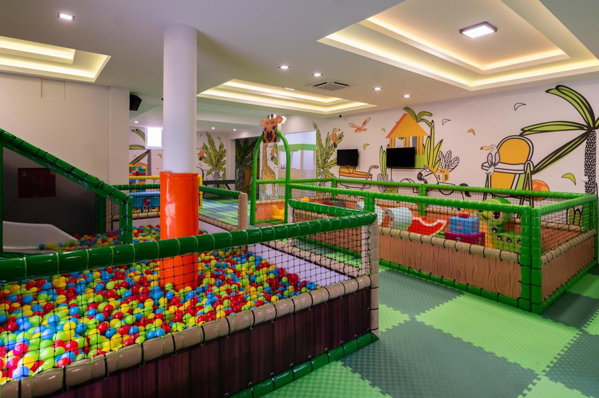 Hotel Nest Бієліна Екстер'єр фото