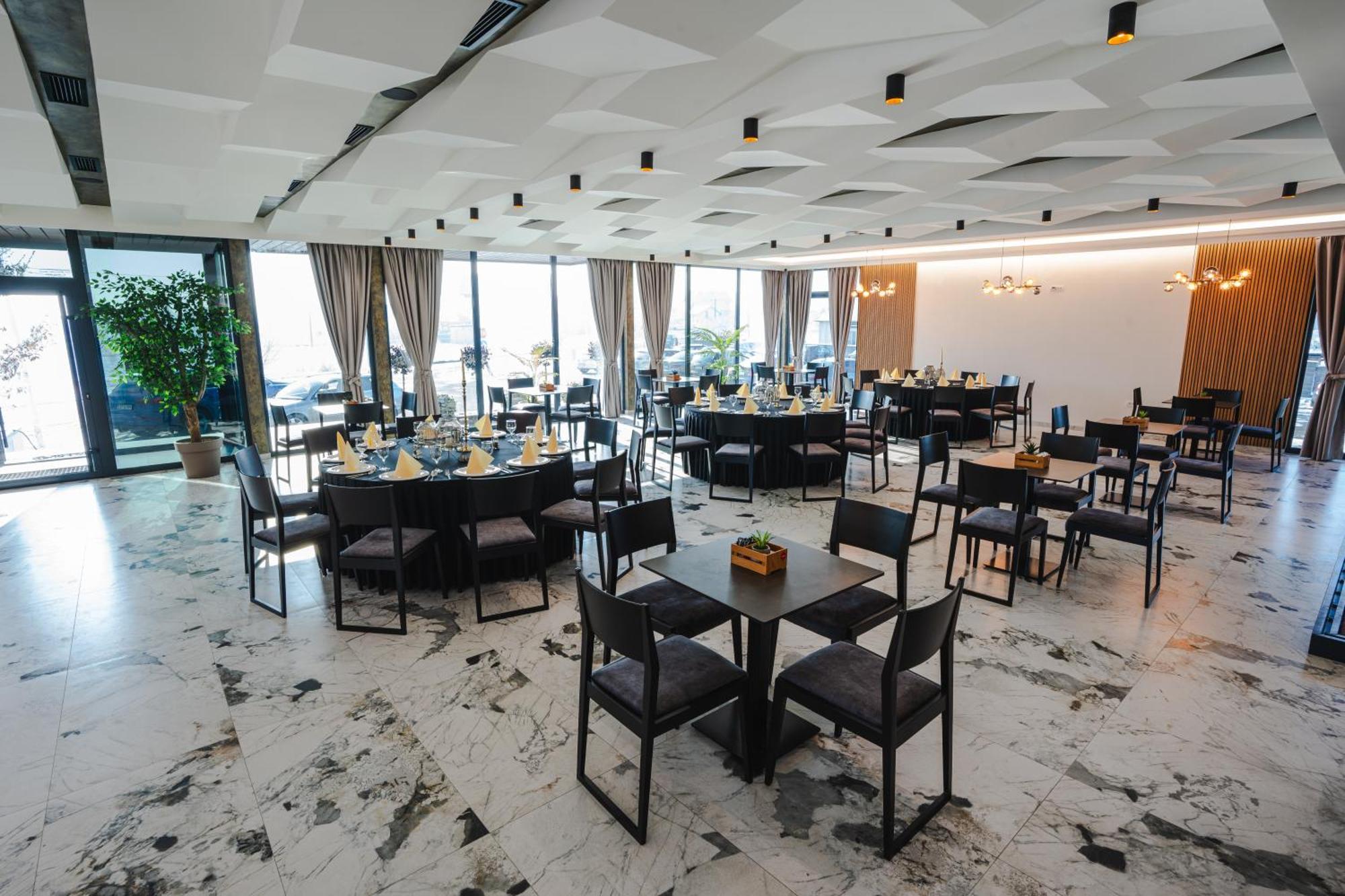 Hotel Nest Бієліна Екстер'єр фото